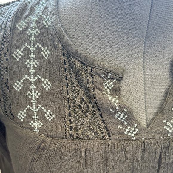 Mudd Gray Embroidered Blouse XS long sleeve - Picture 5 of 11